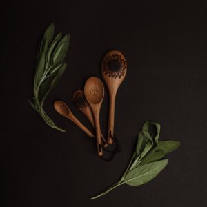 Ginger & Ivory Co. - Sunflower Measuring Spoons - Set of 4