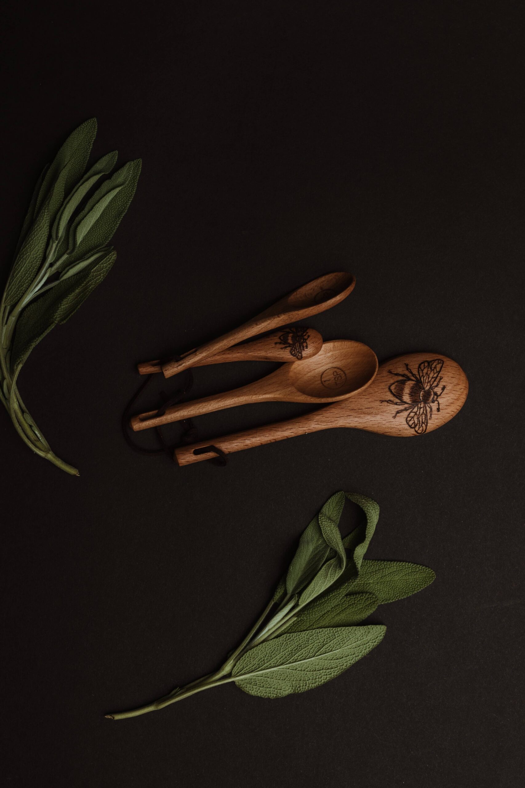 Ginger & Ivory Co. - Bumblebee Measuring Spoons - Set of 4